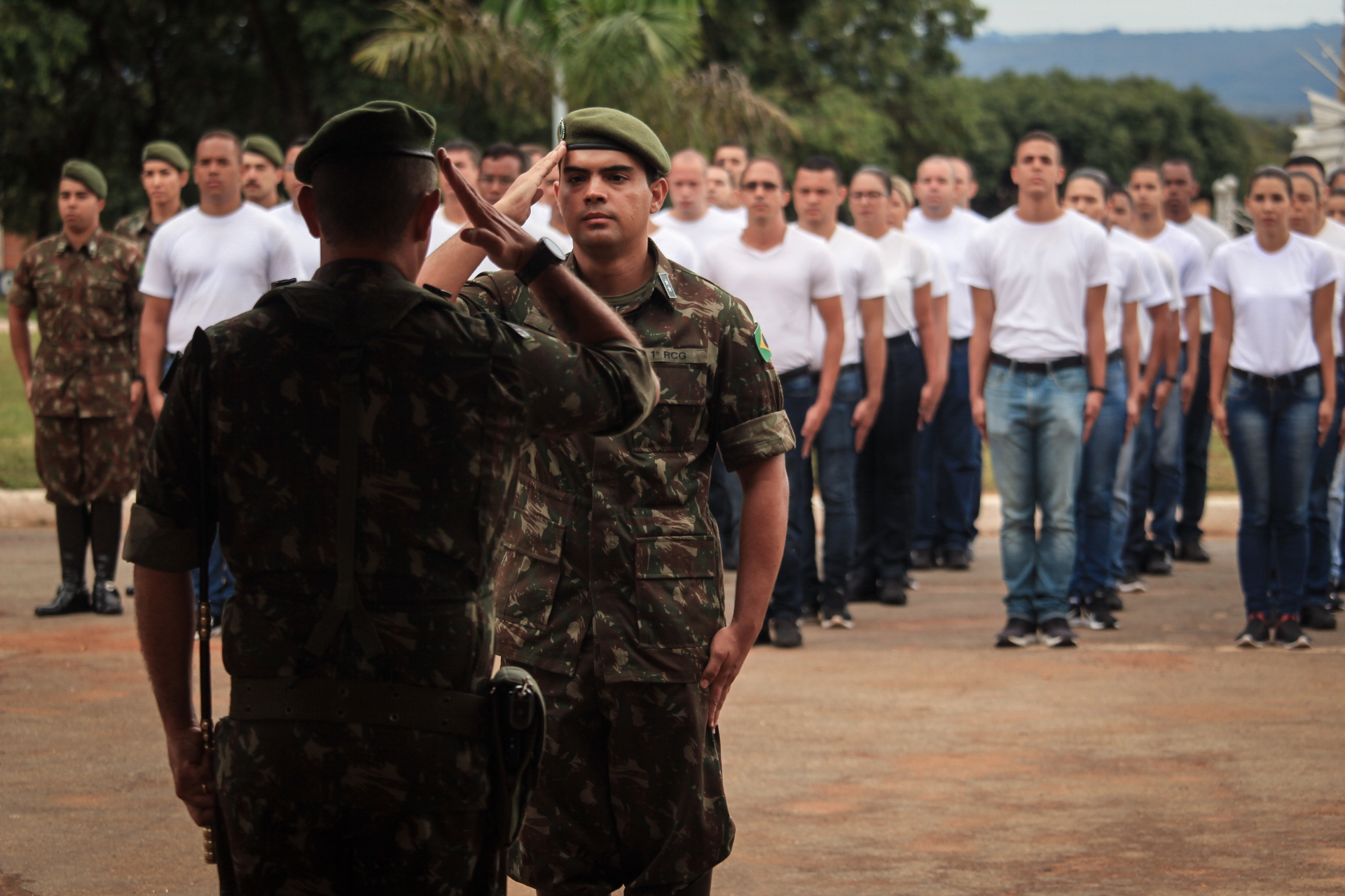 Exército Brasileiro - O 1º Grupo de Artilharia Antiaérea - Rio de  Janeiro/RJ - realiza formatura de conclusão do Estágio Básico de Sargentos  Temporários EBST 2013.